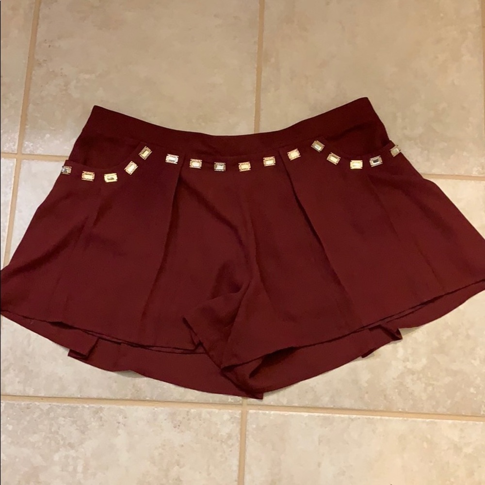 NWOT. Gorgeous Bebe Dress Shorts XL/12